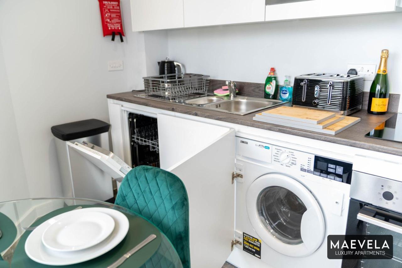 Maevela Apartments - Luxury Top Floor Penthouse - With Parking - 2 Bedroom New Build Apartment ✪ City Centre, Digbeth ✓ With Huge Patio Sliding Doors - City View - Rooftop Terrace - Ps4 & Smart Tv'S Birmingham Esterno foto